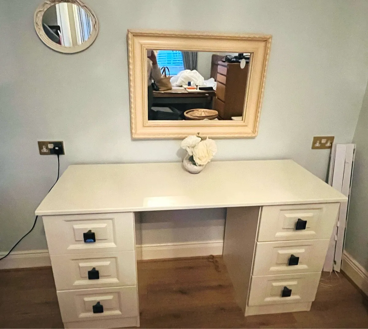 Cream bedroom furniture set - Image 2
