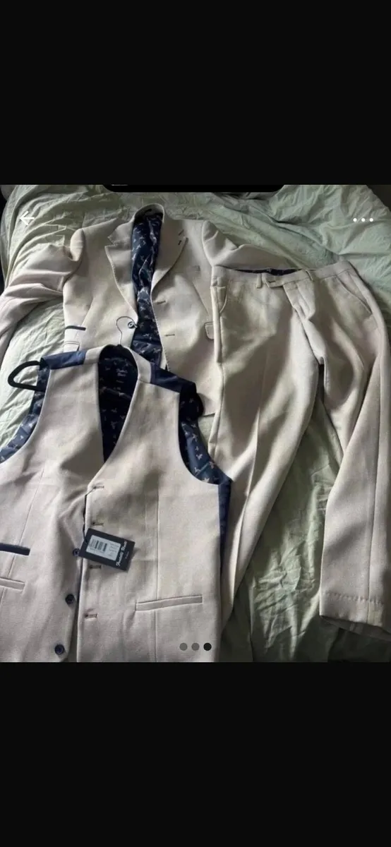 Cream Suit - Worn once - Image 3