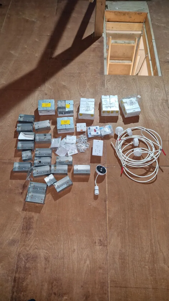Electrical job lot cable and switches - Image 1