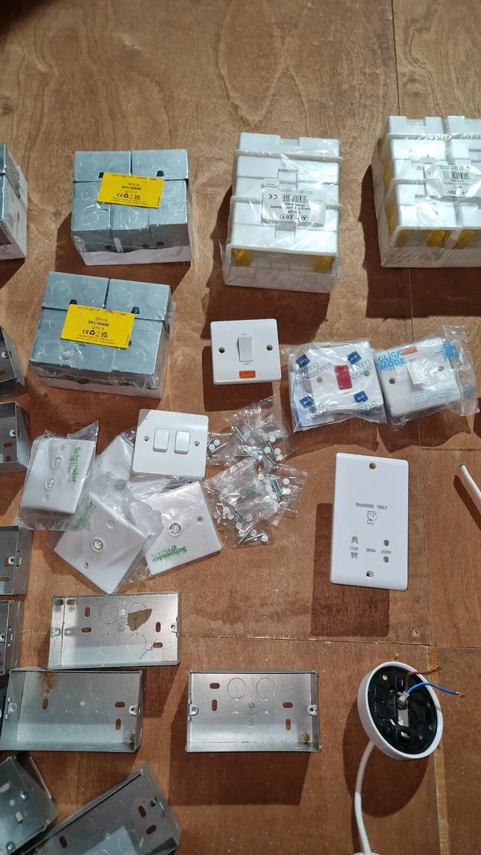 Electrical job lot cable and switches - Image 3