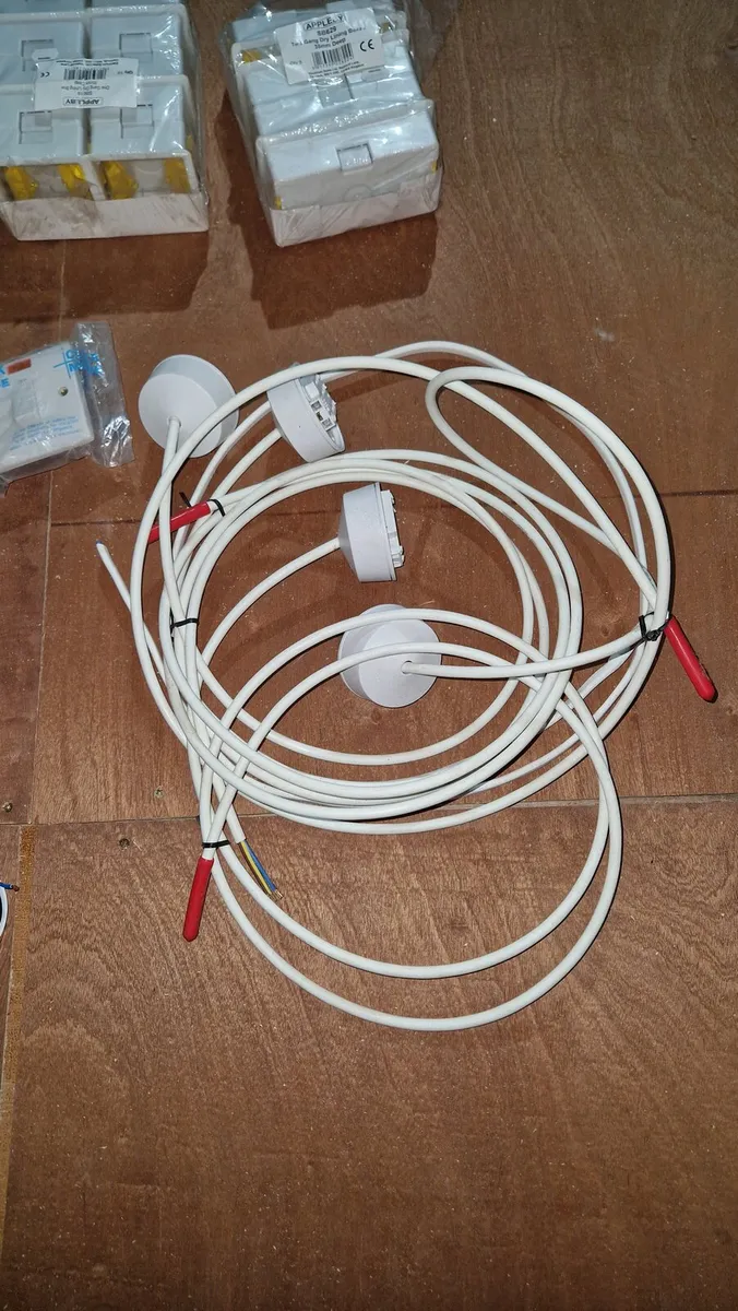 Electrical job lot cable and switches - Image 4