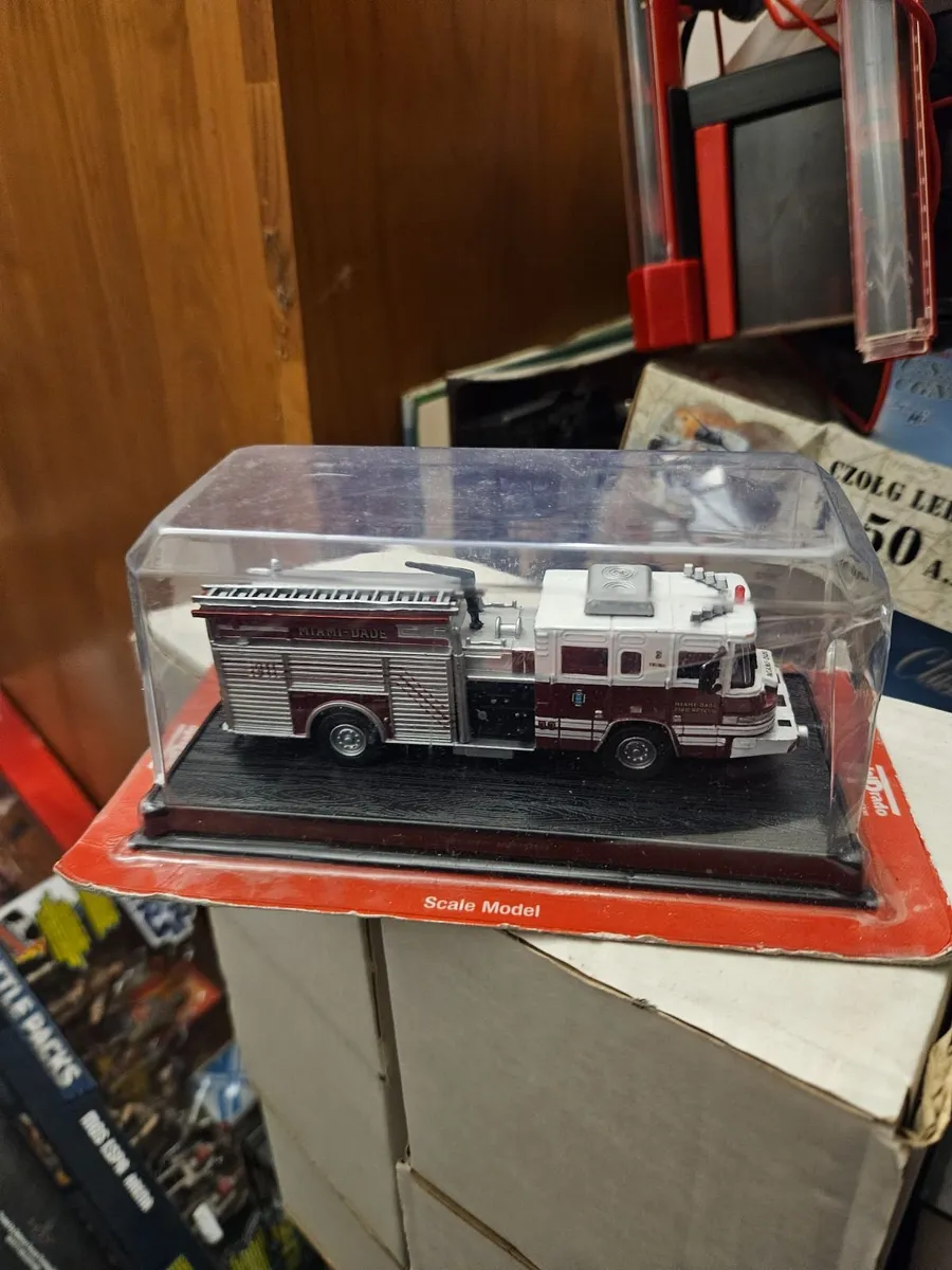 Corgi Atlas Fire Engine - Image 3