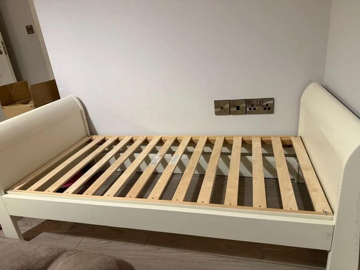 mama&papas Cot bed - Image 1