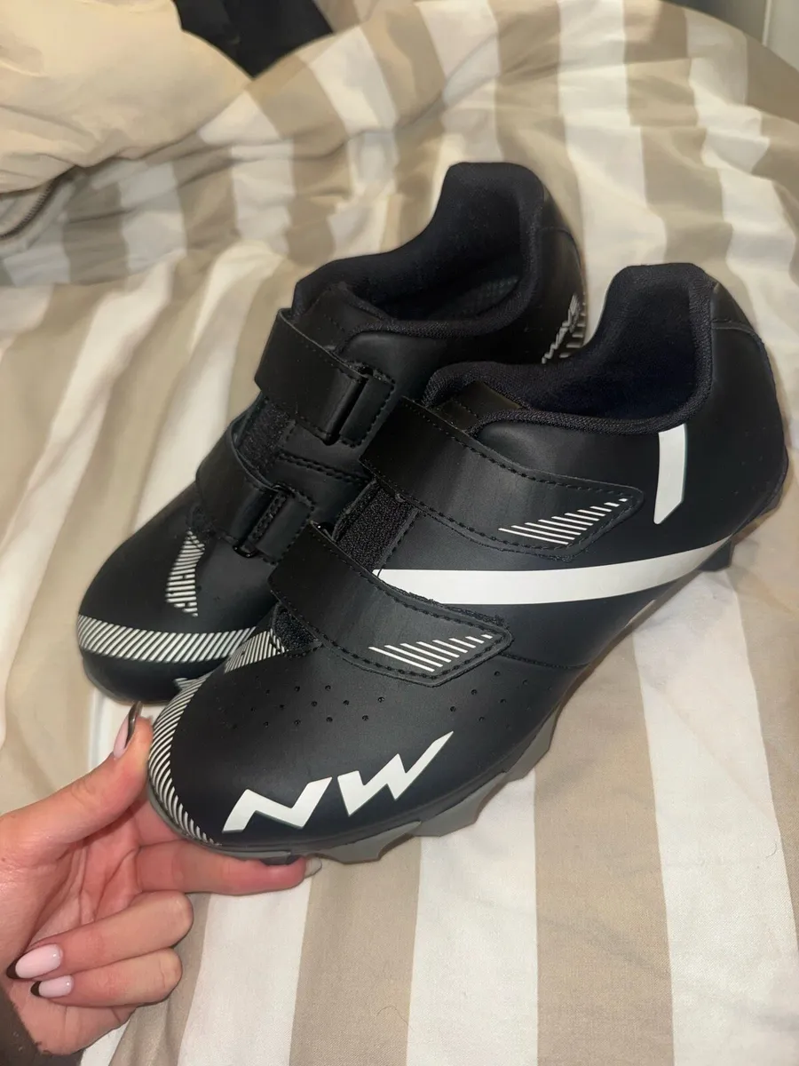 Cycling shoes - Image 1