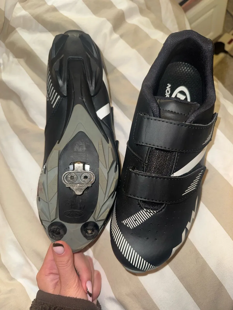 Cycling shoes - Image 3