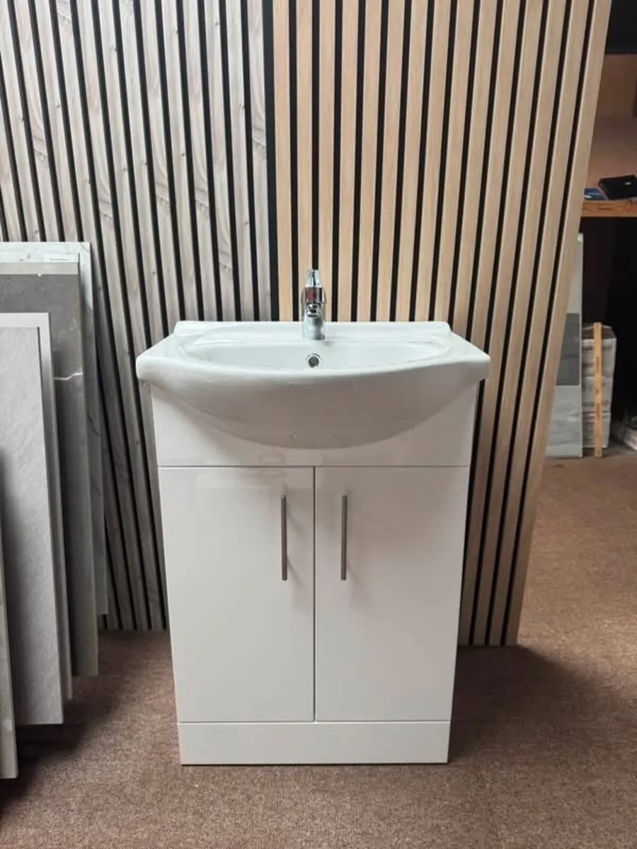 Clearance White Vanity Unit & Tap