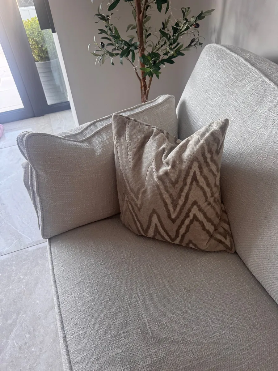 Couch - Image 4