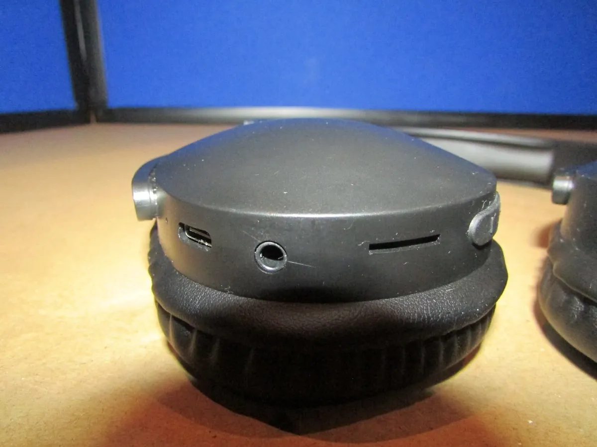 IQNOS Wireless Bluetooth Headphones - Image 2