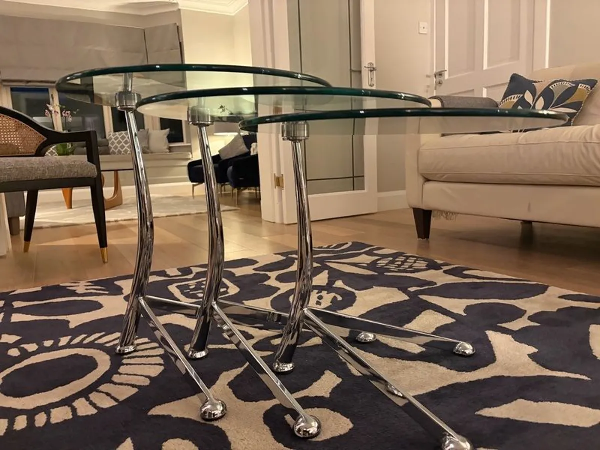 Contemporary next of three glass tables - Image 1