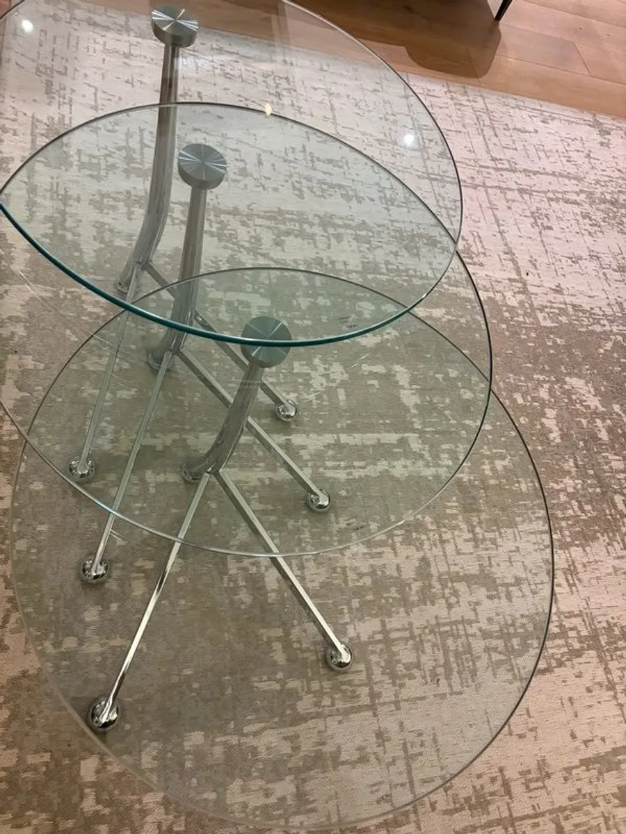 Contemporary next of three glass tables - Image 2