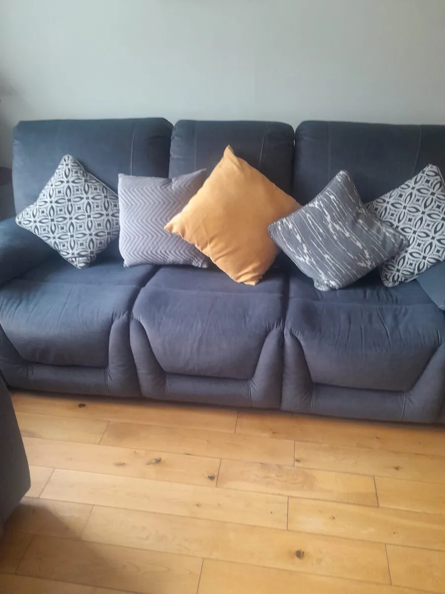 3 seater and 2 single recliner sofa - Image 1