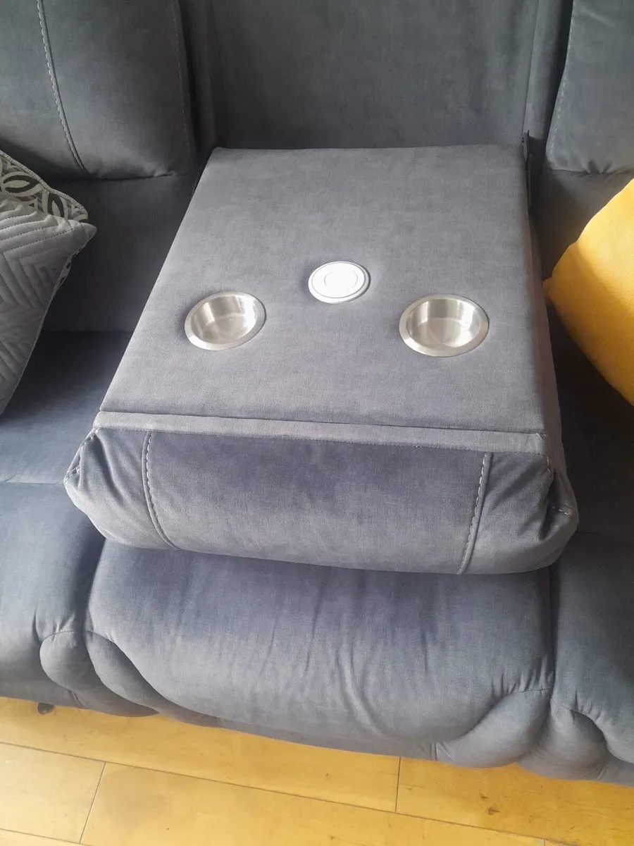 3 seater and 2 single recliner sofa - Image 2