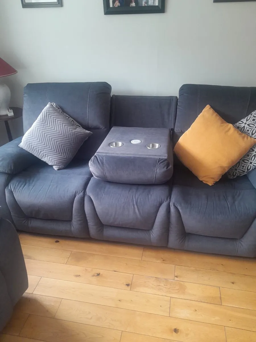 3 seater and 2 single recliner sofa - Image 3