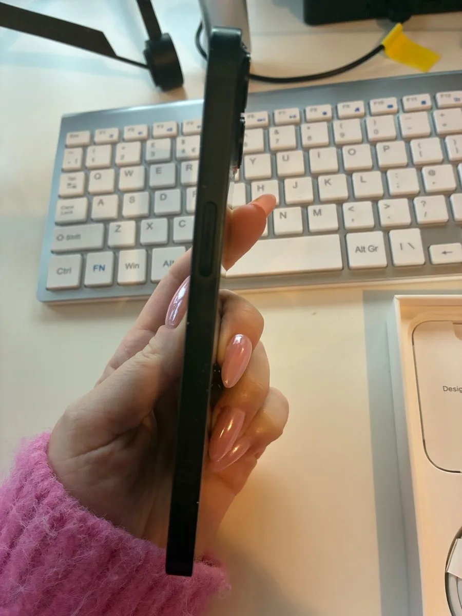 iPhone 13 - Image 4