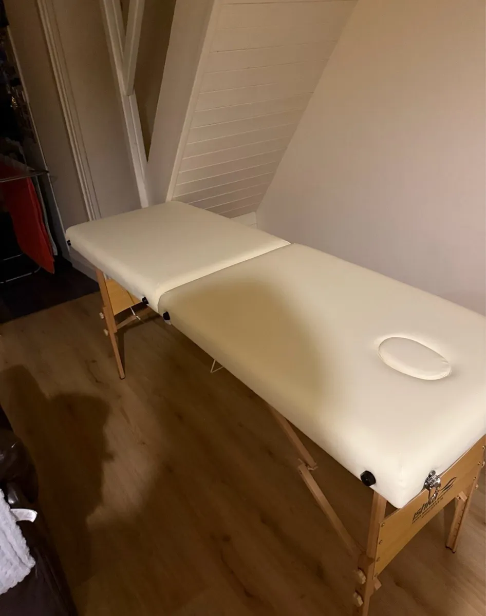 Massage table - Image 1