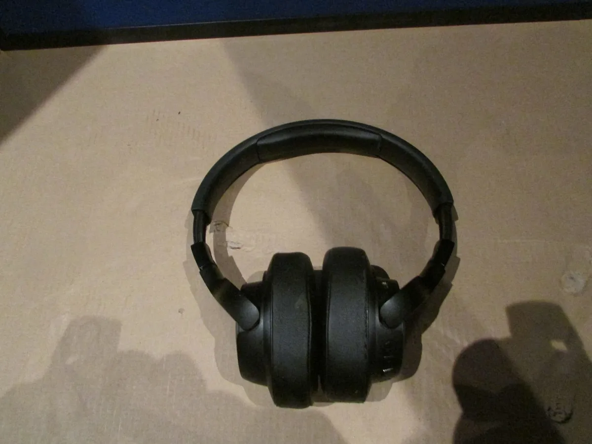JBL Wireless Bluetooth Headphones - Image 3