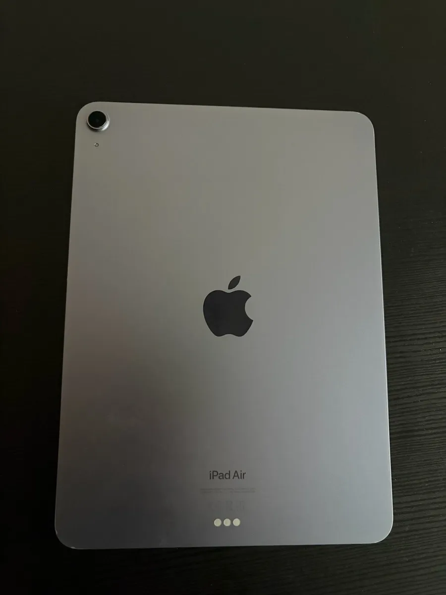iPad Air 5th gen 64 GB - Free Smart Folio - Image 2