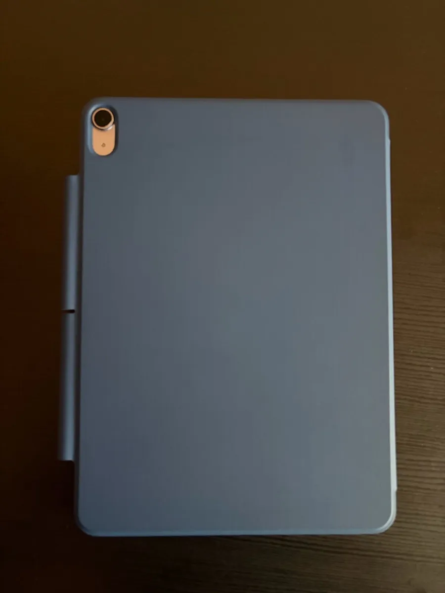 iPad Air 5th gen 64 GB - Free Smart Folio - Image 3