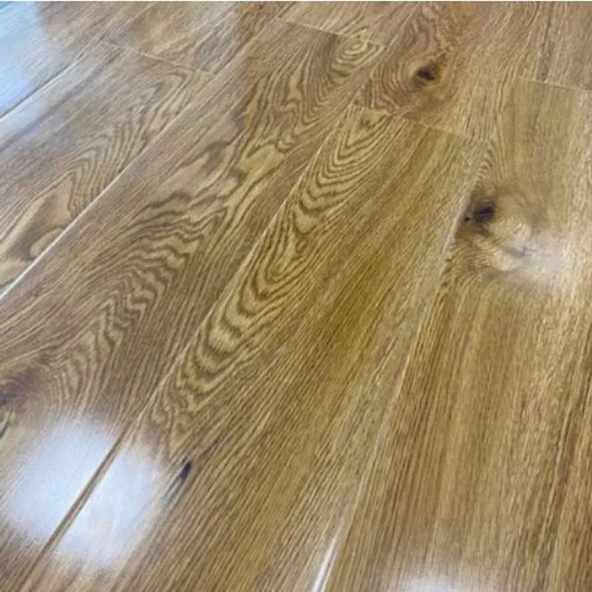 Varnished Oak 8mm 4V High Gloss