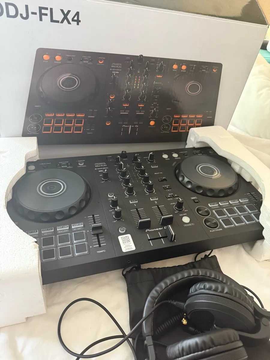 Pioneer DDJ-FLX4 DJ Controller Set with Carry Bag - Image 2