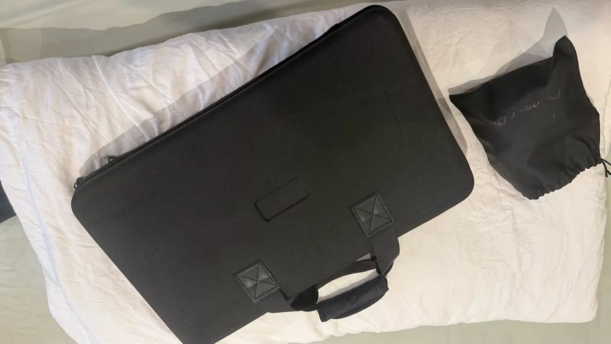 Pioneer DDJ-FLX4 DJ Controller Set with Carry Bag - Image 4
