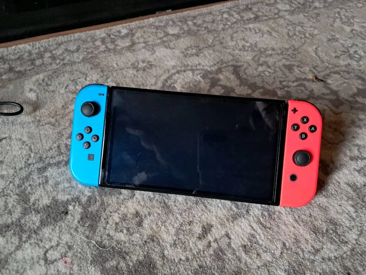 Nintendo Switch OLED - Image 1