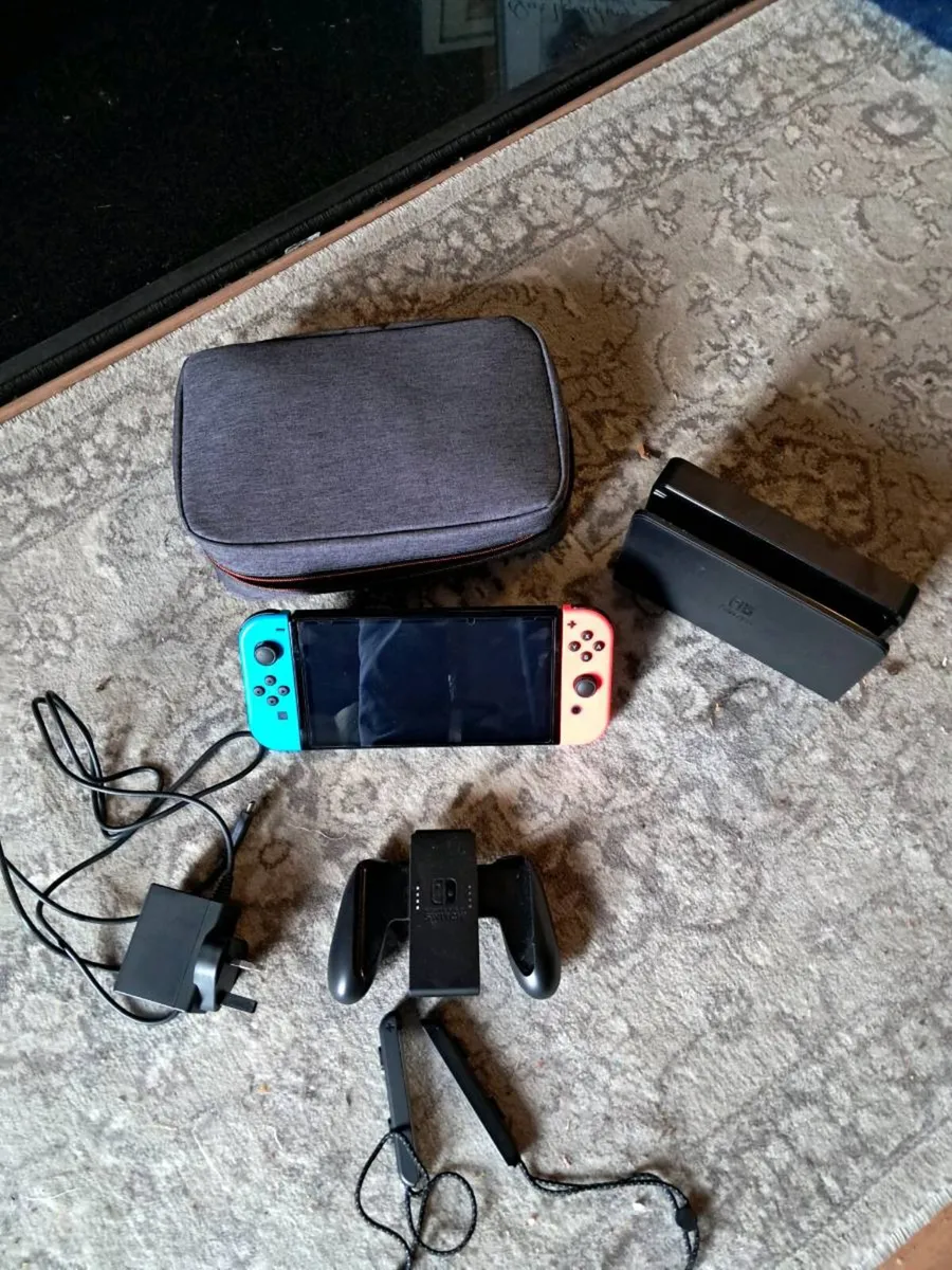 Nintendo Switch OLED - Image 2