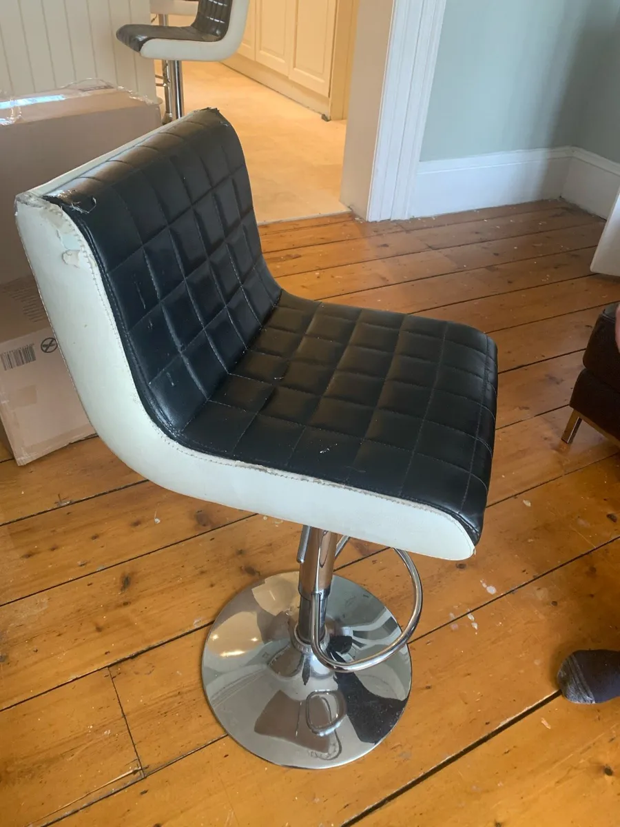 Kitchen chairs x 4 - Image 1