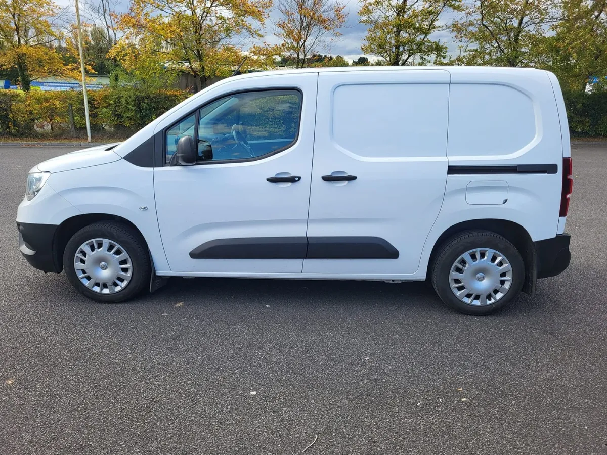Opel Combo 2022 - Image 2
