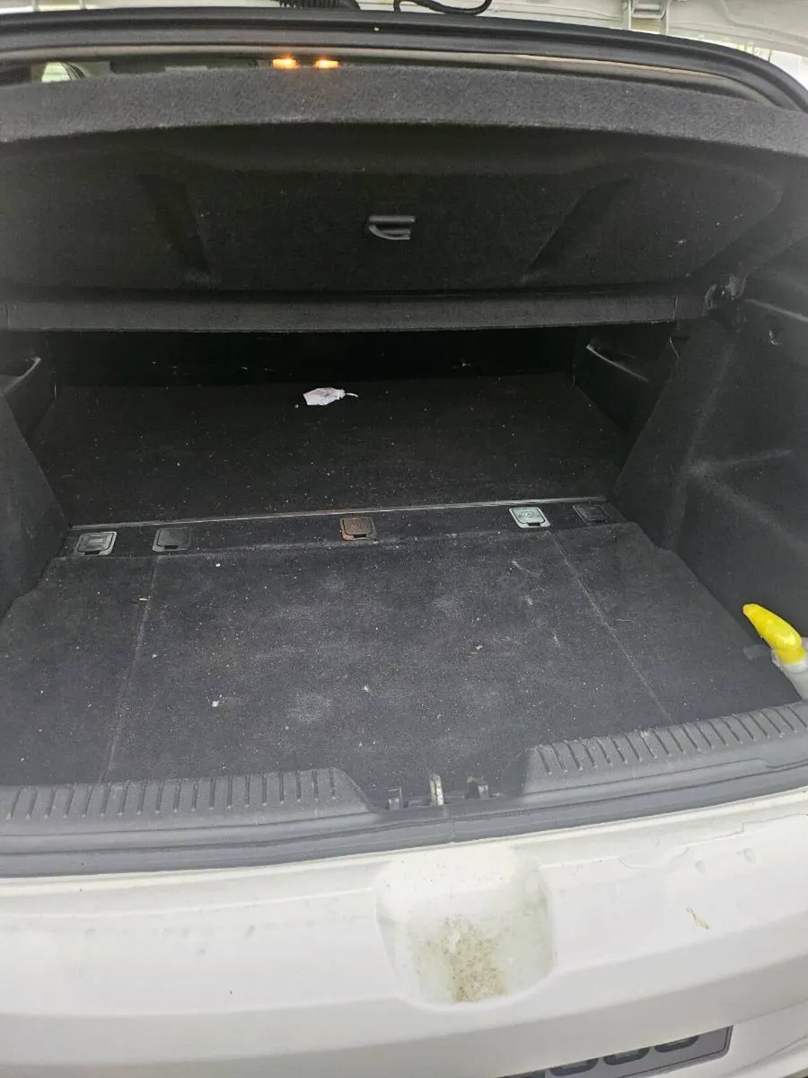 Van - Image 4