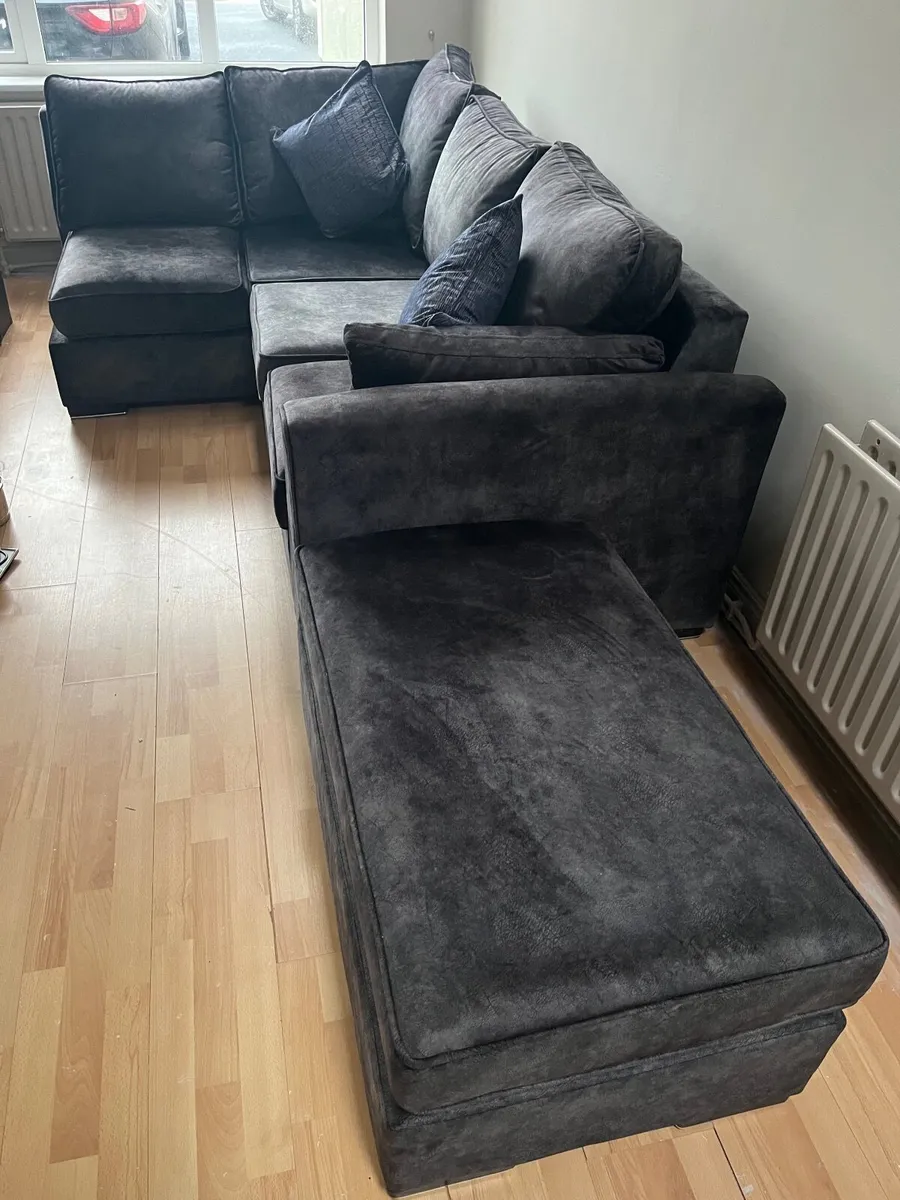 Charcoal grey corner couch - Image 1