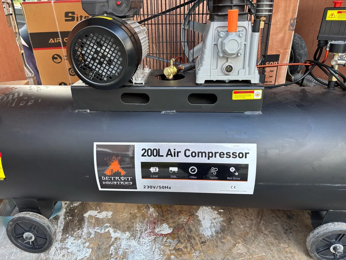 200 L air compressor - Image 2