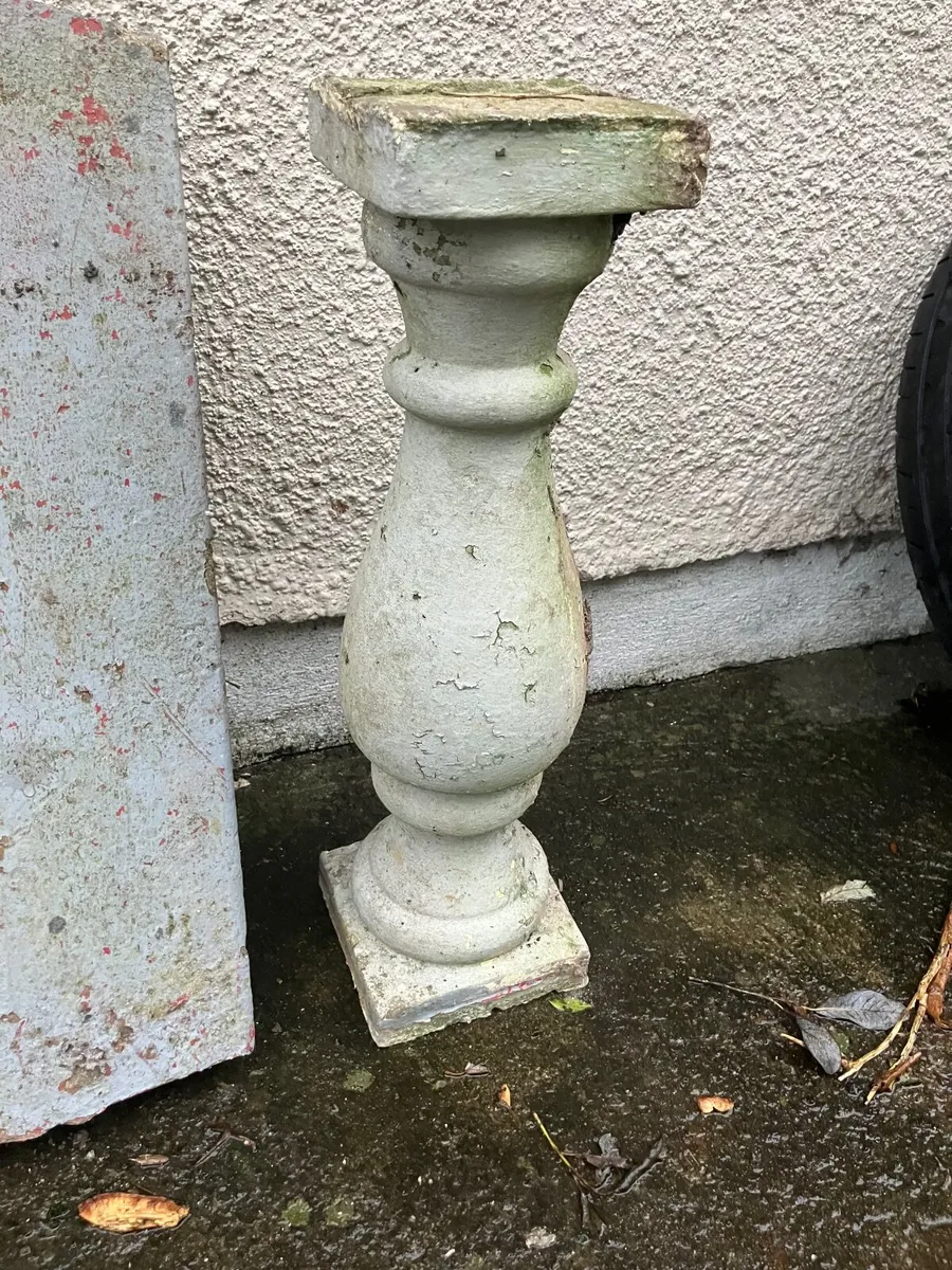 30 Concrete balustrades and cappings - Image 2