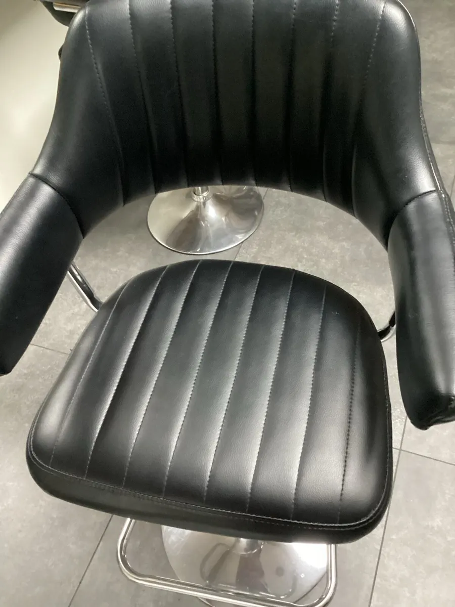Islands Swivel Chairs - Image 3