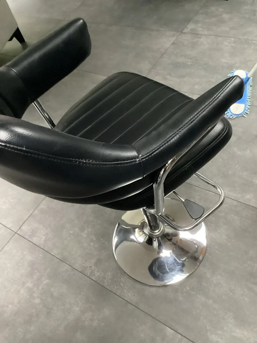 Islands Swivel Chairs - Image 4