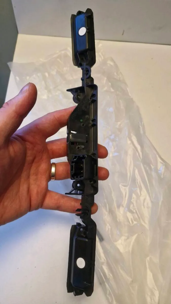 Volvo inner tailgate handle - Image 3