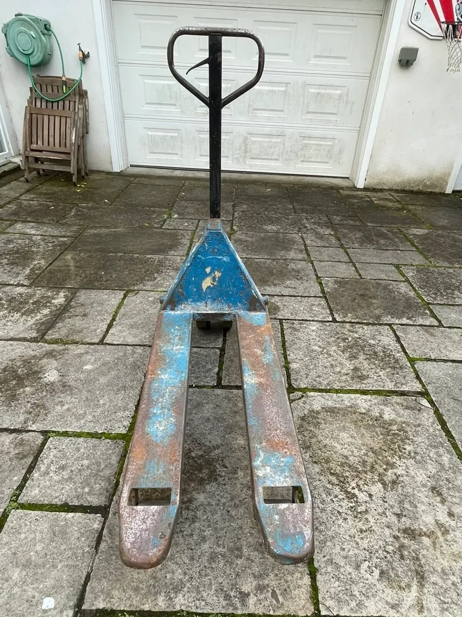 Pallet Truck - Image 1