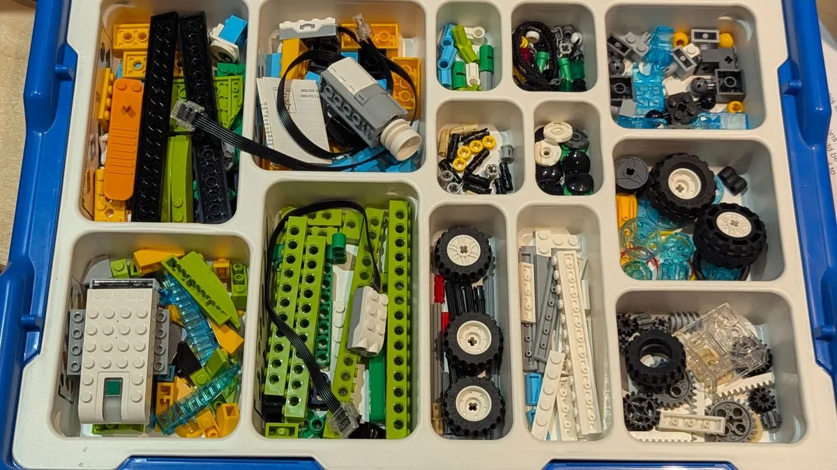 LEGO WeDo 2.0 Robotics Set 45300 - Complete - Image 2
