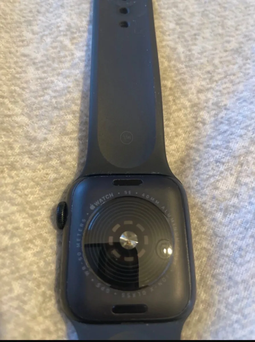 Apple Watch SE 40mm 2nd Gen - Image 1