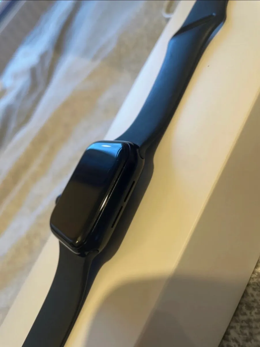 Apple Watch SE 40mm 2nd Gen - Image 3