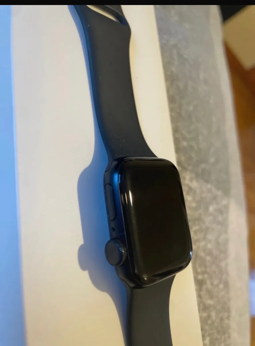 Apple Watch SE 40mm 2nd Gen - Image 4