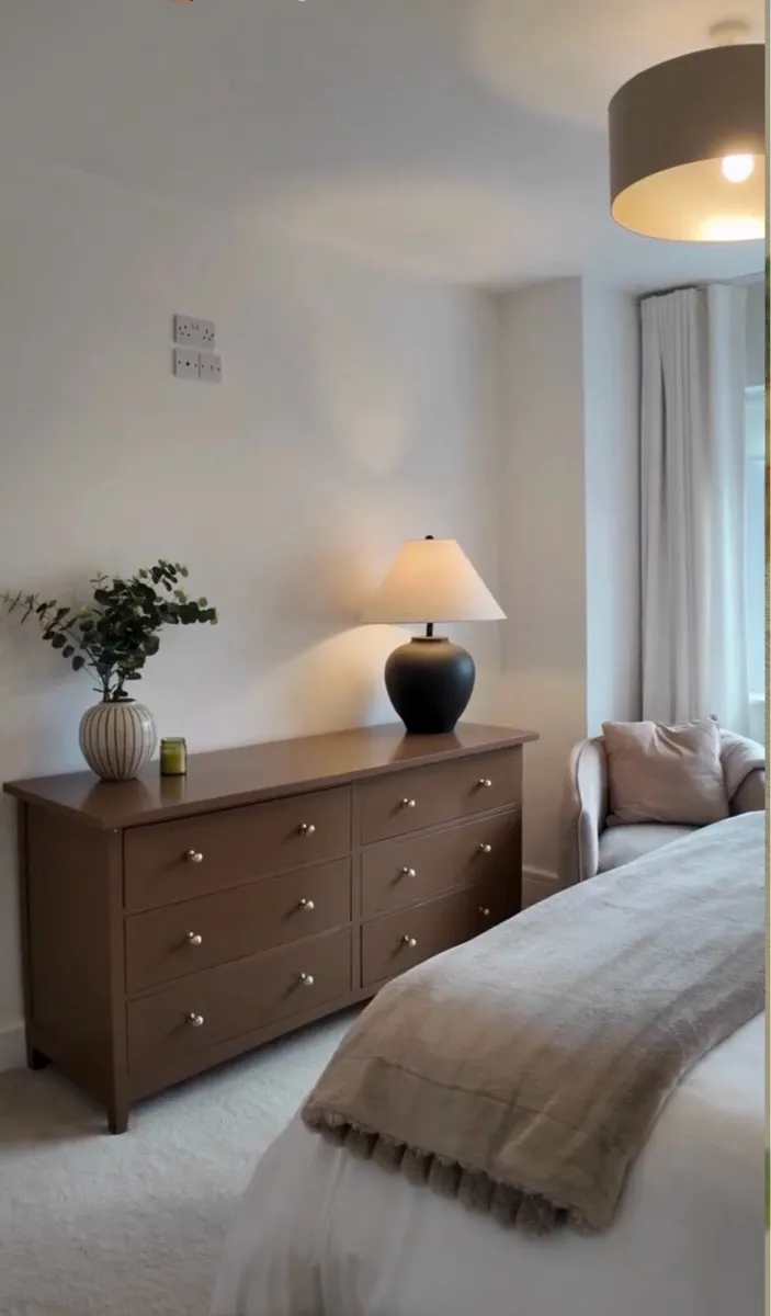 Chest of drawers / sideboard - Image 1