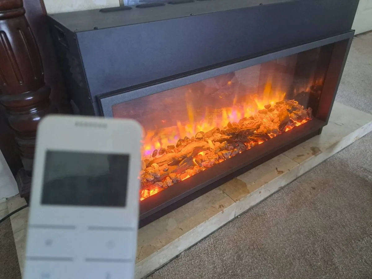 Electric media wall fire - Image 3