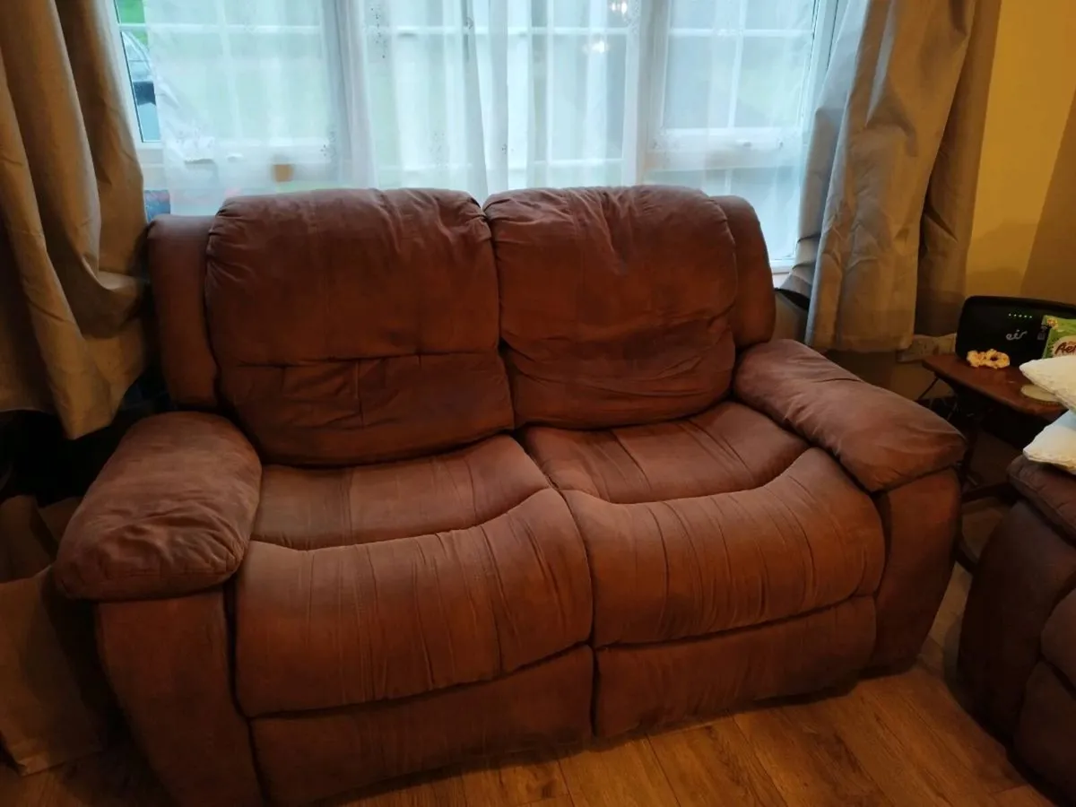 3+2 Seater Recliner Sofa Set - Image 1