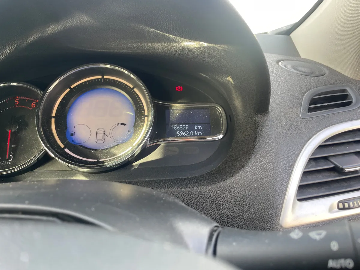 17 Fluence 1.5 dci - Image 4