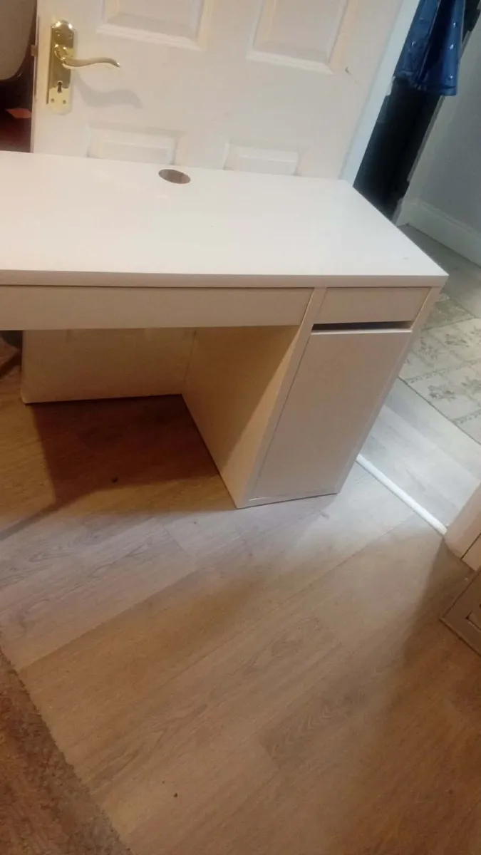 Desk - Image 4