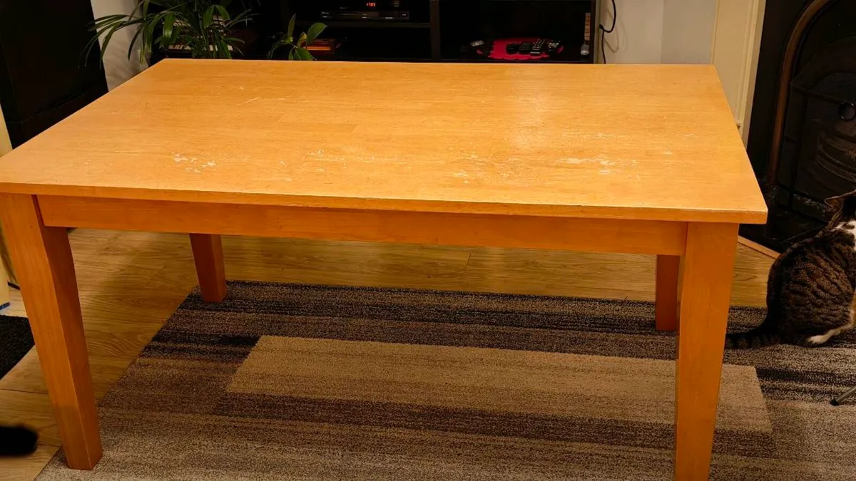 Kitchen table - Image 1