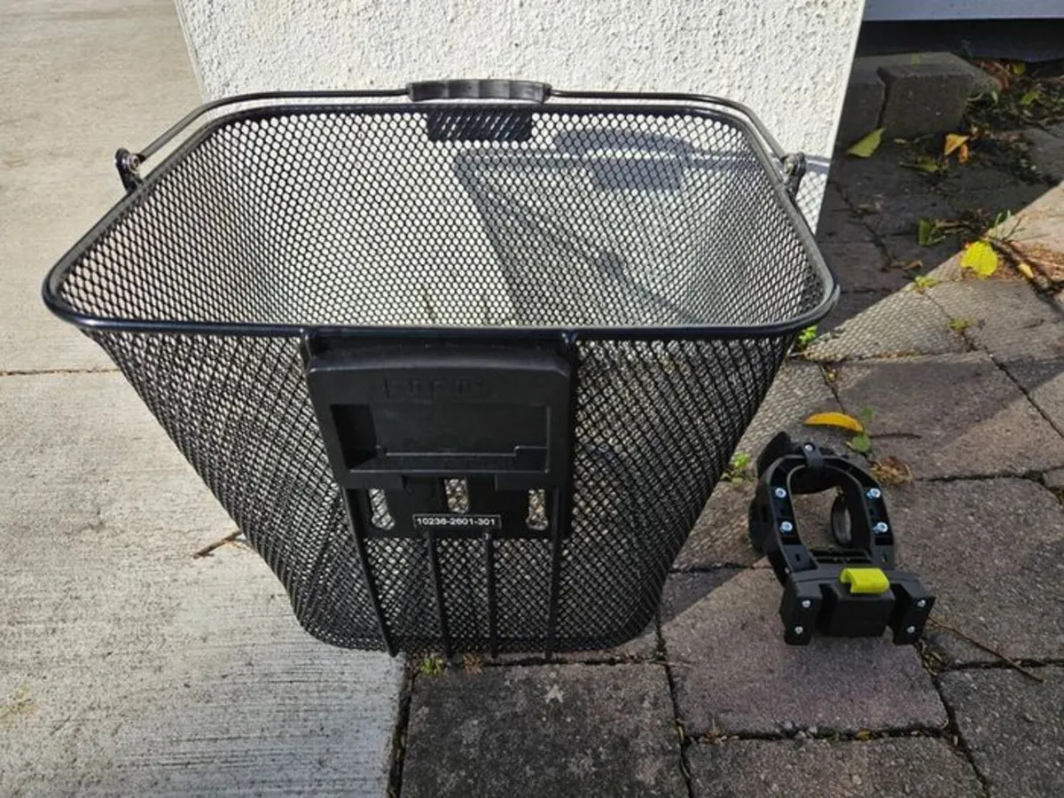 Basil Bilbao Front Bike Basket - Image 1