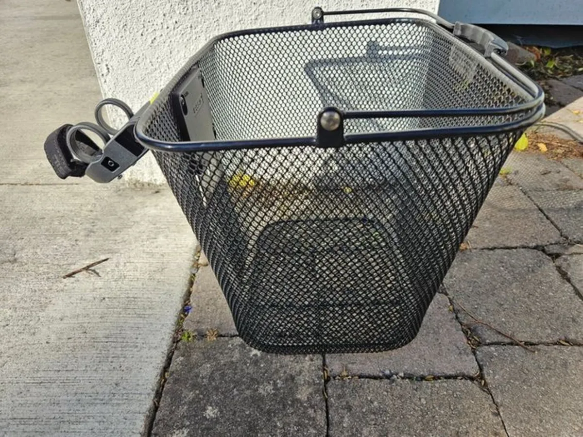 Basil Bilbao Front Bike Basket - Image 3