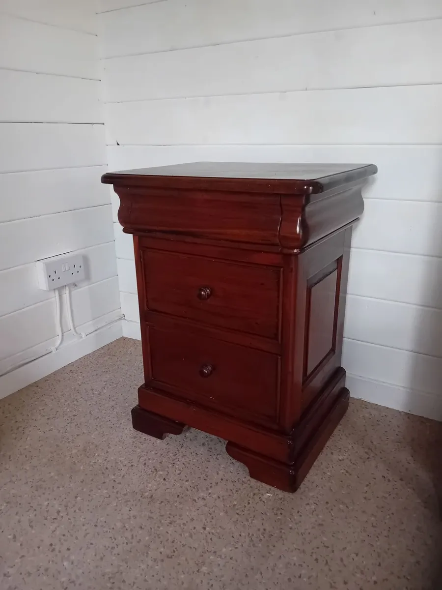 Bedroom bedside table - Image 1
